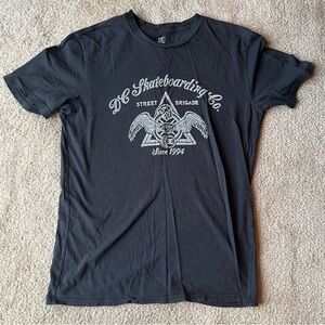 Men’s black DC tee 🛹 approx size medium (size label is worn off)